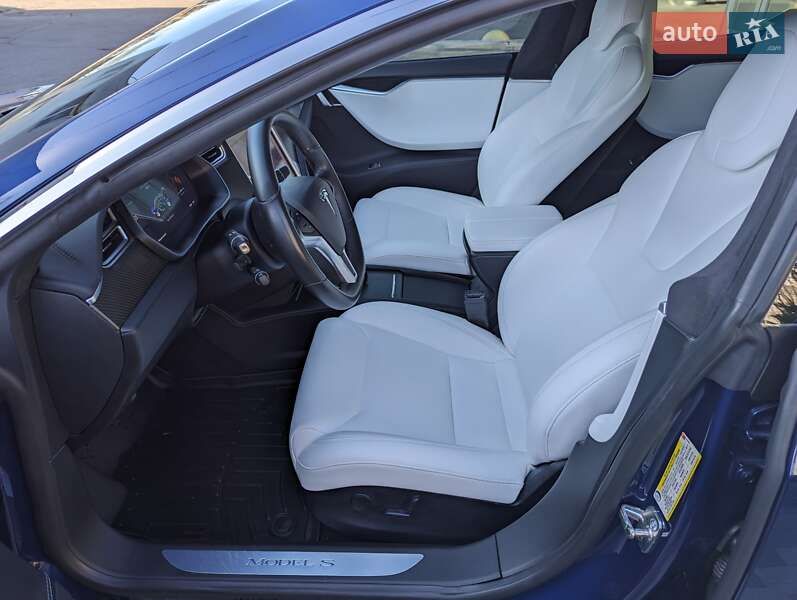 Лифтбек Tesla Model S 2018 в Киеве