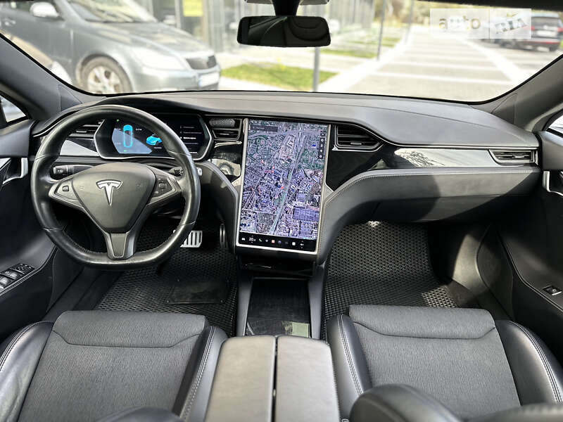 Ліфтбек Tesla Model S 2018 в Львові