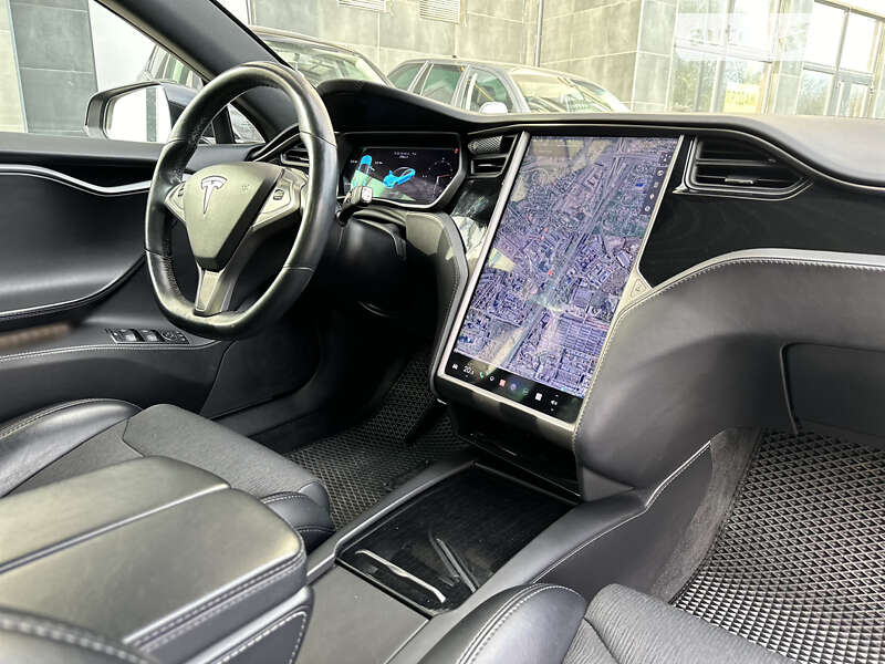 Ліфтбек Tesla Model S 2018 в Львові