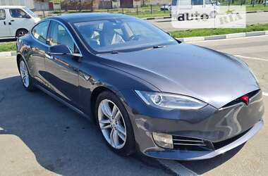Лифтбек Tesla Model S 2015 в Волновахе