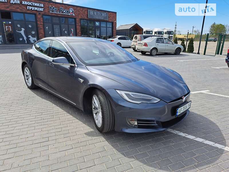 Лифтбек Tesla Model S 2017 в Виннице