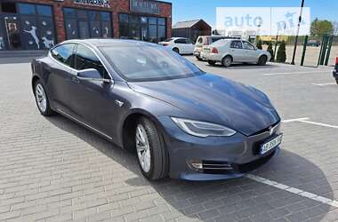 Лифтбек Tesla Model S 2017 в Виннице