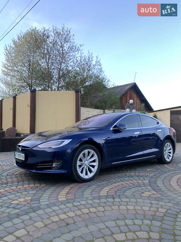 Лифтбек Tesla Model S 2019 в Косове