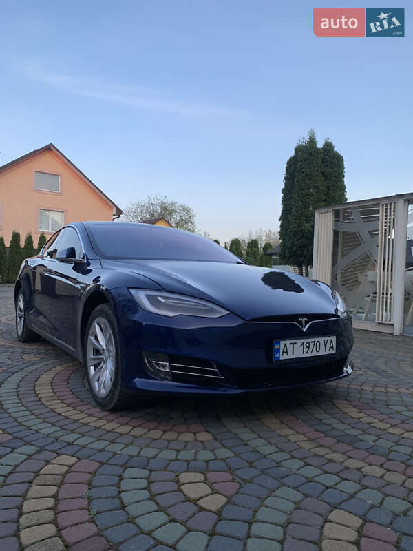 Лифтбек Tesla Model S 2019 в Косове