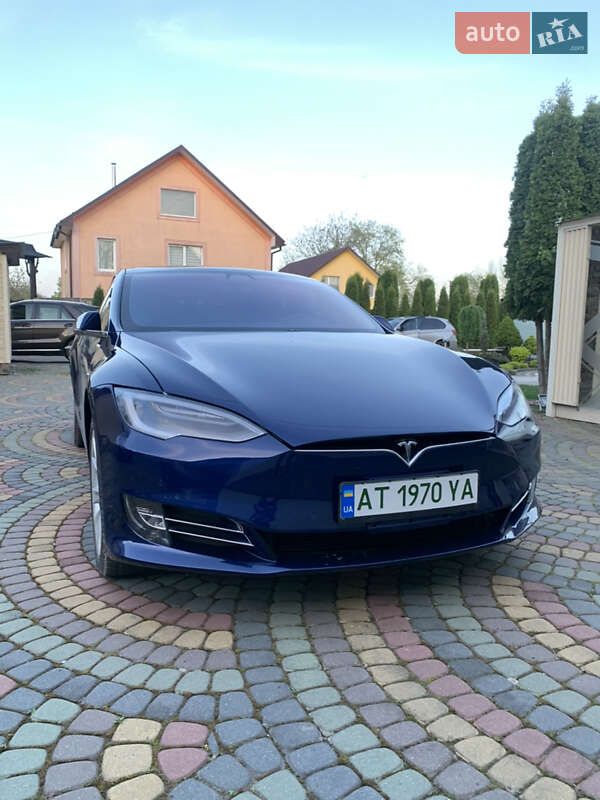 Лифтбек Tesla Model S 2019 в Косове
