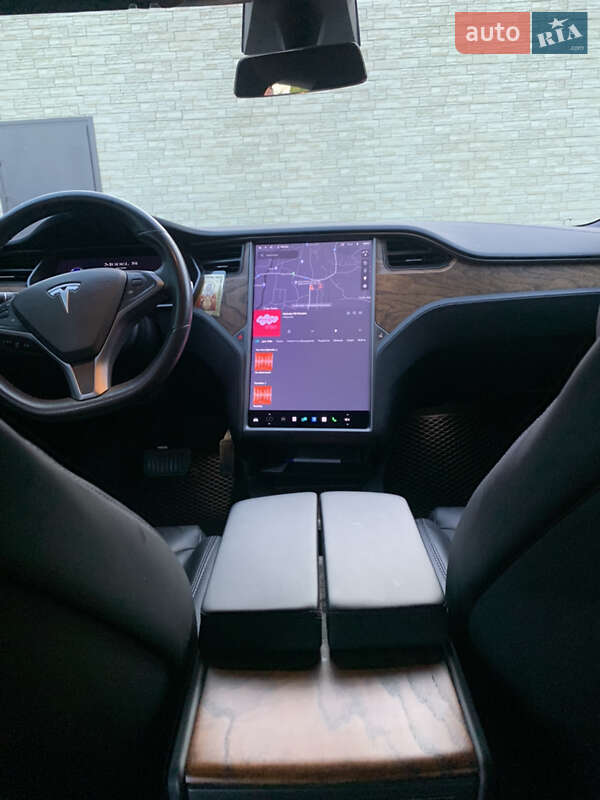 Лифтбек Tesla Model S 2019 в Косове