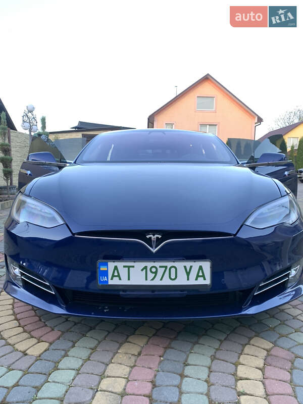 Лифтбек Tesla Model S 2019 в Косове