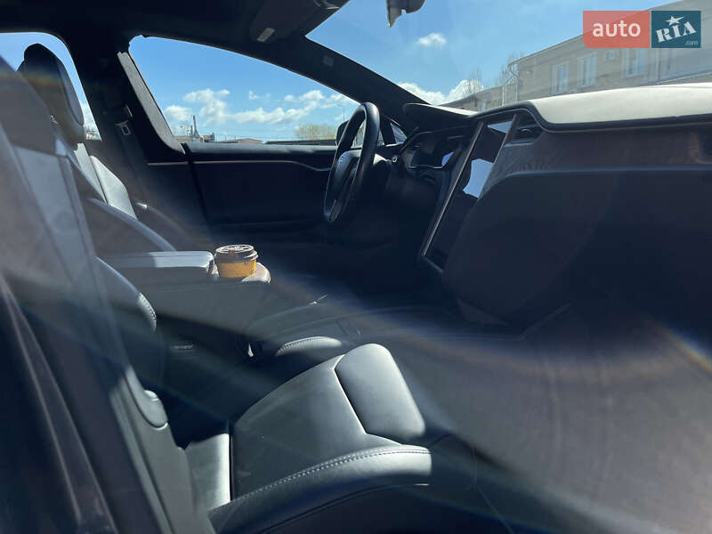Лифтбек Tesla Model S 2018 в Буче