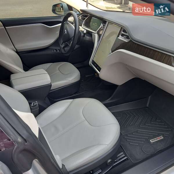 Ліфтбек Tesla Model S 2013 в Кривому Розі