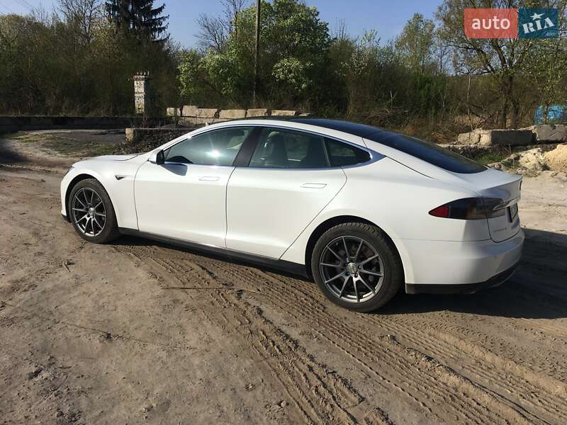 Лифтбек Tesla Model S 2014 в Перемышлянах