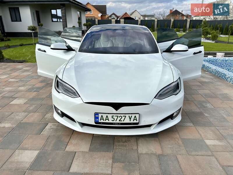 Ліфтбек Tesla Model S 2017 в Борисполі