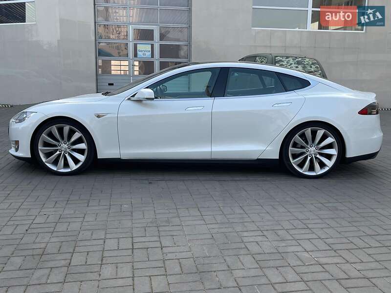 Лифтбек Tesla Model S 2015 в Одессе