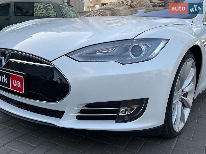 Лифтбек Tesla Model S 2015 в Одессе