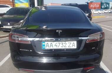 Лифтбек Tesla Model S 2015 в 
