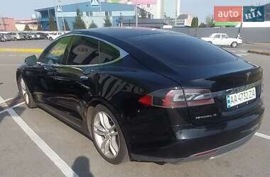 Лифтбек Tesla Model S 2015 в 