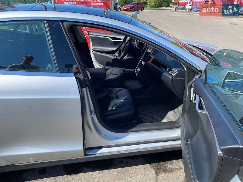 Лифтбек Tesla Model S 2014 в Киеве