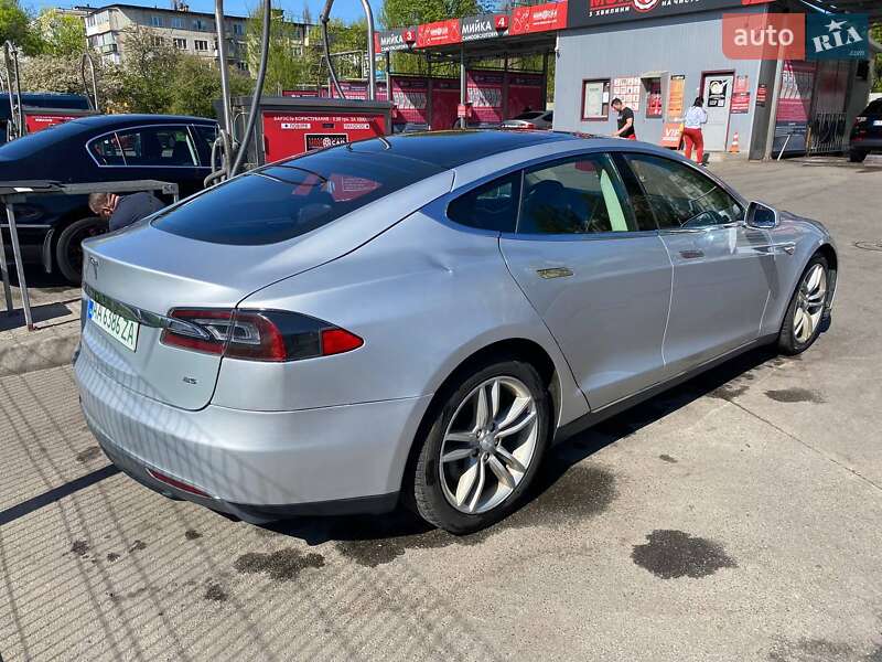 Лифтбек Tesla Model S 2014 в Киеве