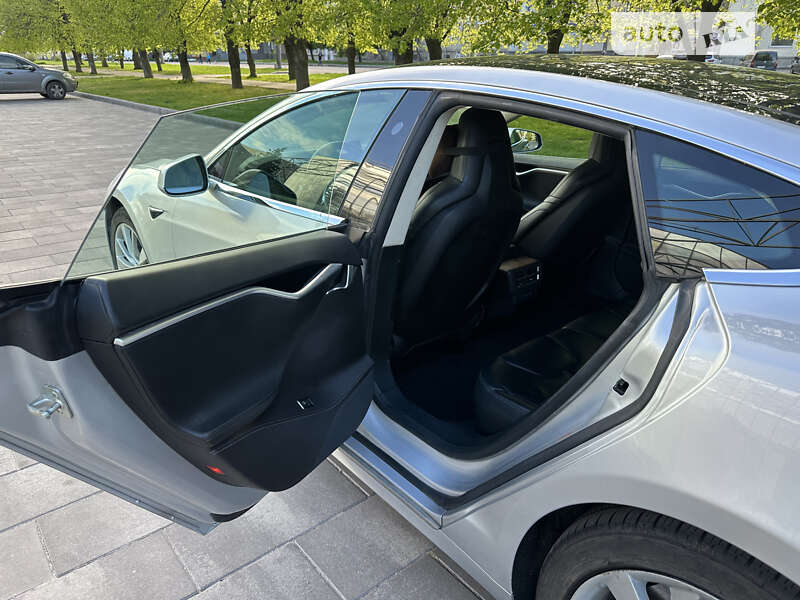 Лифтбек Tesla Model S 2016 в Полтаве