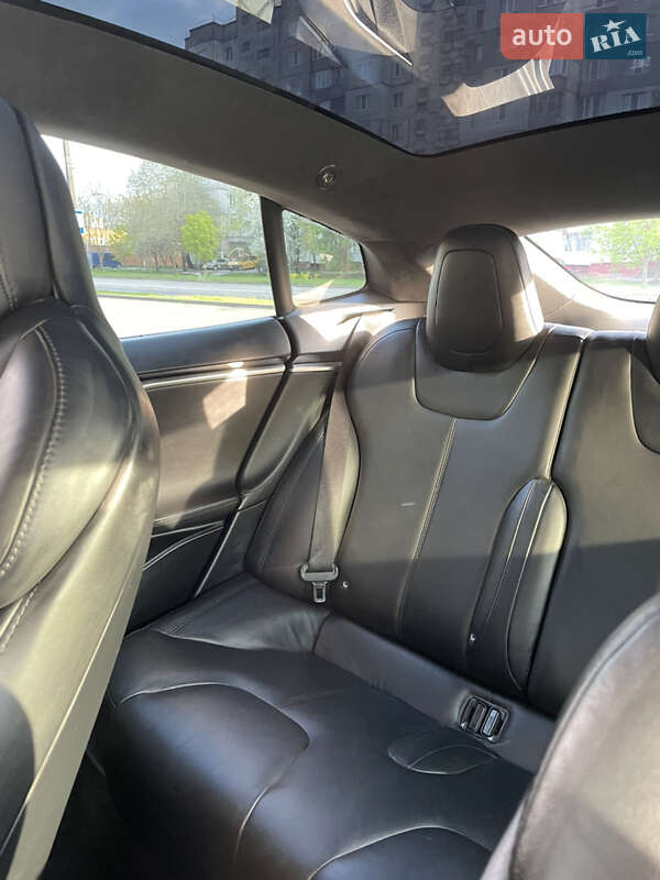 Лифтбек Tesla Model S 2017 в Хмельницком фото 22 Лифтбек Tesla Model S 2017 в Хмельницком