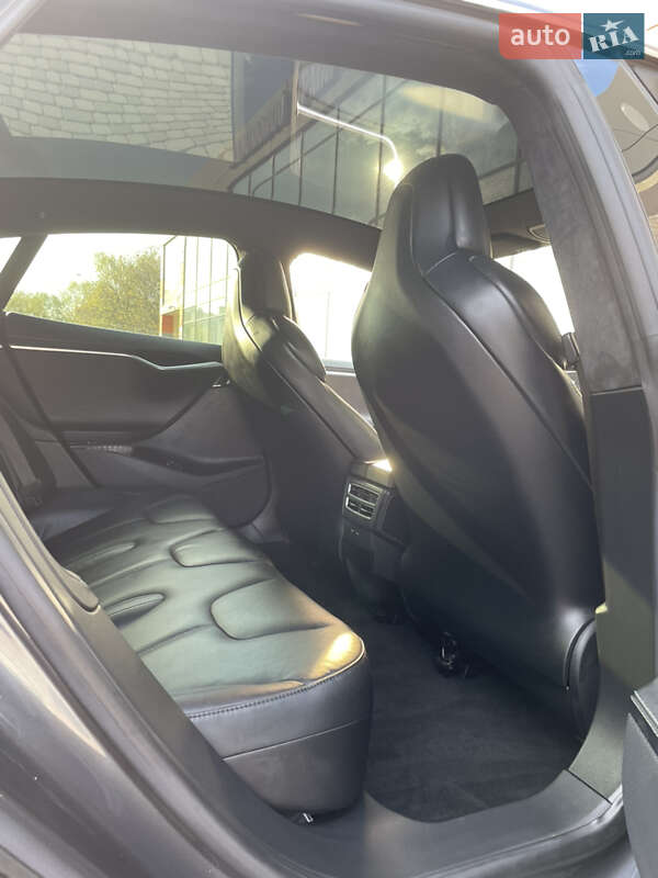 Лифтбек Tesla Model S 2017 в Хмельницком фото 24 Лифтбек Tesla Model S 2017 в Хмельницком