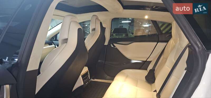 Ліфтбек Tesla Model S 2018 в Харкові