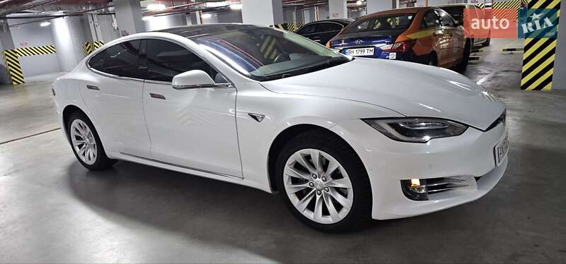 Ліфтбек Tesla Model S 2018 в Харкові