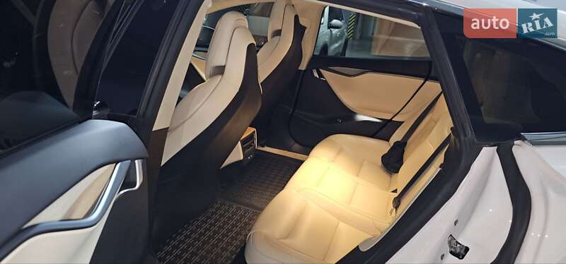 Лифтбек Tesla Model S 2018 в Харькове