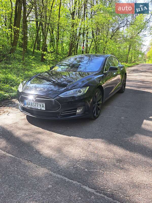 Лифтбек Tesla Model S 2014 в Киеве