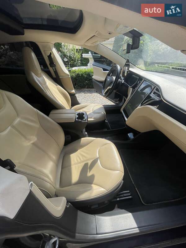 Лифтбек Tesla Model S 2014 в Коростышеве