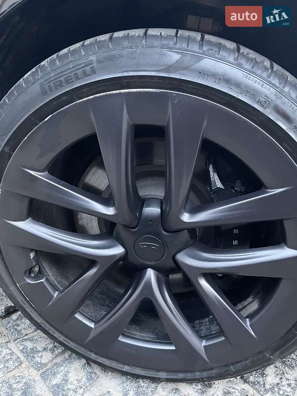 Лифтбек Tesla Model S 2021 в Львове