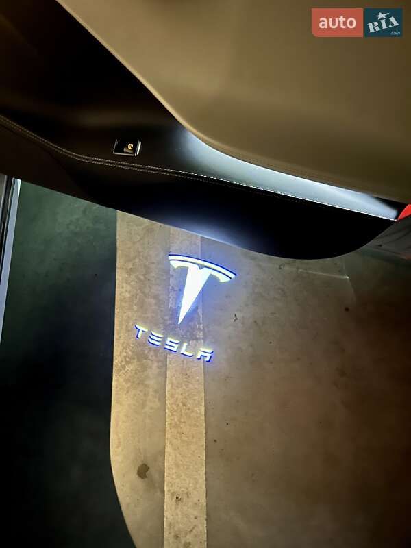 Ліфтбек Tesla Model S 2018 в Києві