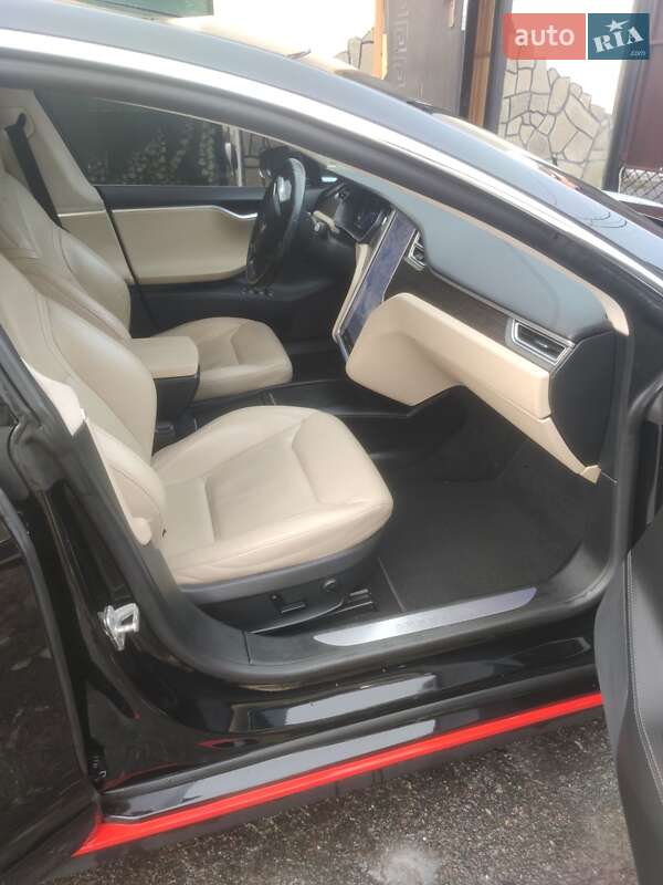 Лифтбек Tesla Model S 2015 в Полтаве
