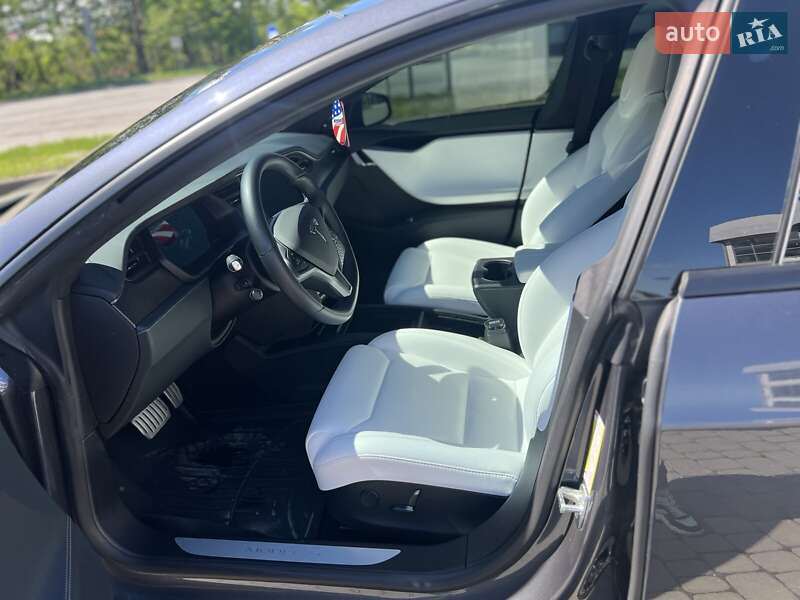 Лифтбек Tesla Model S 2019 в Ивано-Франковске