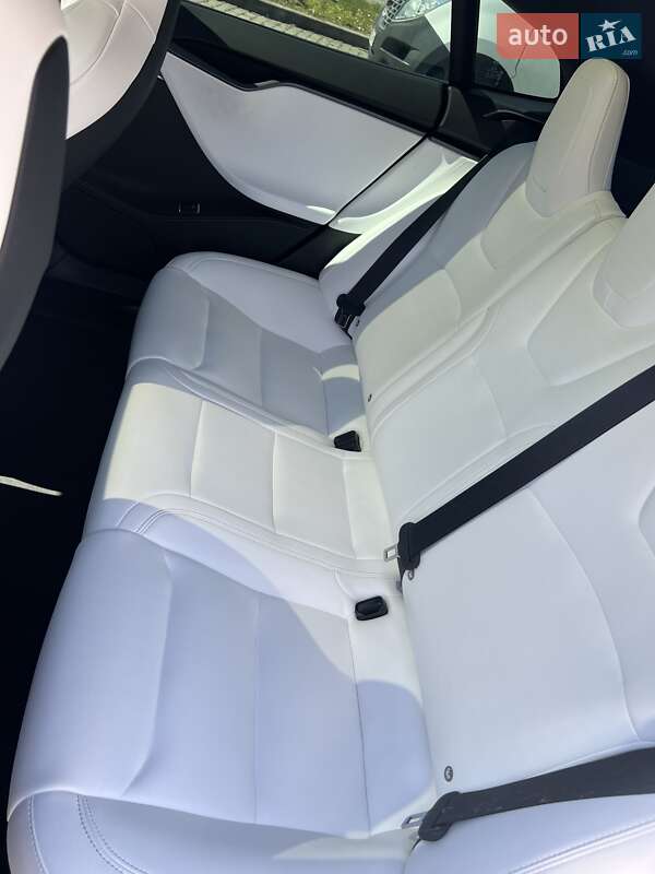 Лифтбек Tesla Model S 2019 в Ивано-Франковске