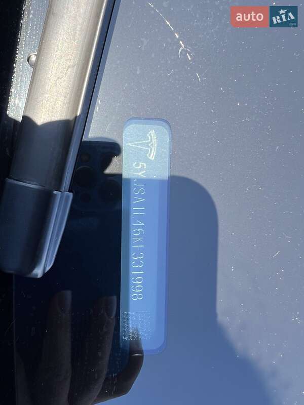 Лифтбек Tesla Model S 2019 в Ивано-Франковске