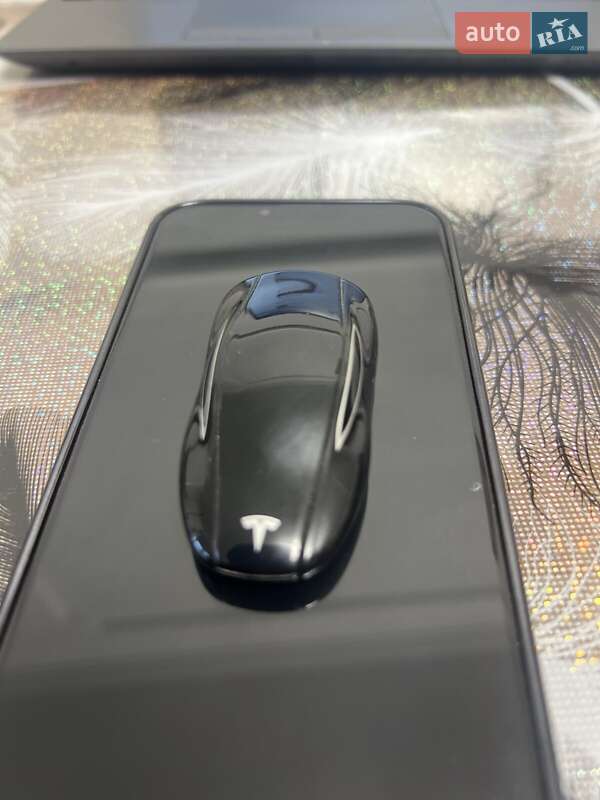 Лифтбек Tesla Model S 2019 в Ивано-Франковске