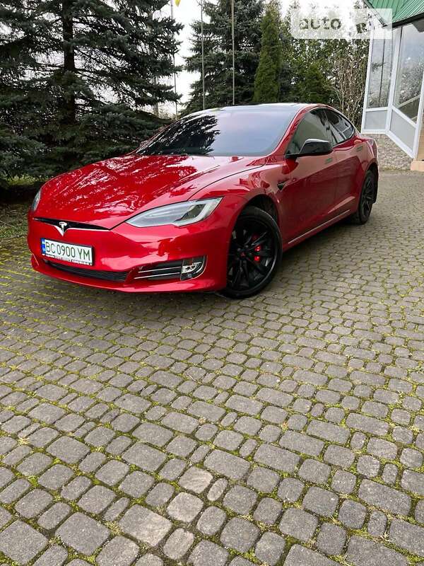 Ліфтбек Tesla Model S 2017 в Трускавці
