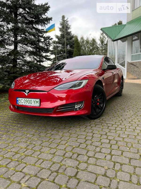 Ліфтбек Tesla Model S 2017 в Трускавці