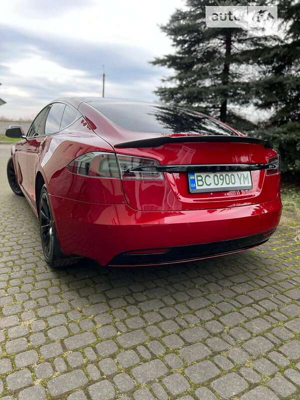 Ліфтбек Tesla Model S 2017 в Трускавці