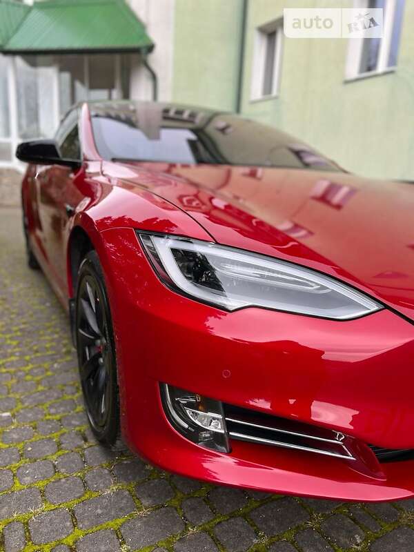 Ліфтбек Tesla Model S 2017 в Трускавці