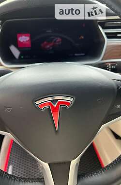 Лифтбек Tesla Model S 2017 в Трускавце