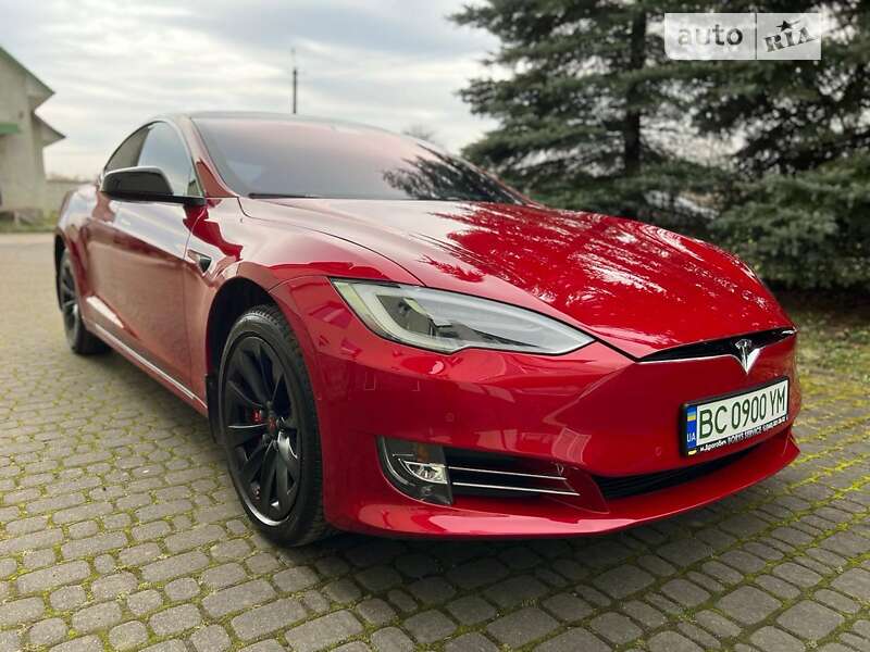 Ліфтбек Tesla Model S 2017 в Трускавці