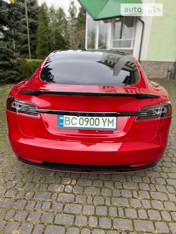 Ліфтбек Tesla Model S 2017 в Трускавці