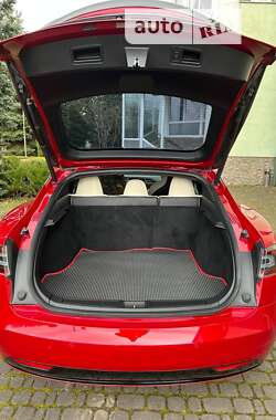 Ліфтбек Tesla Model S 2017 в 