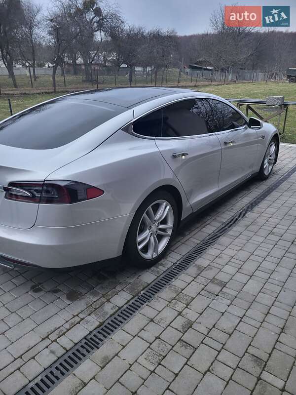 Лифтбек Tesla Model S 2013 в Львове