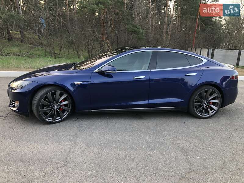 Ліфтбек Tesla Model S 2016 в Києві