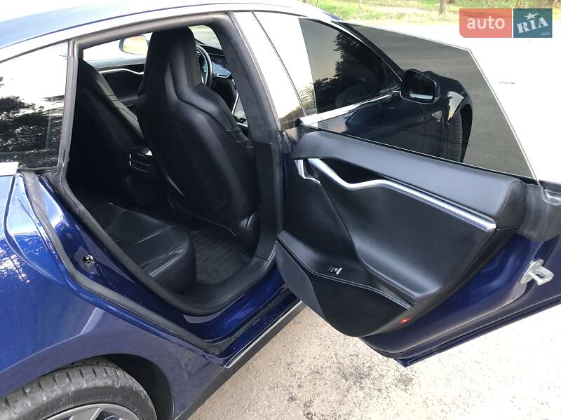 Ліфтбек Tesla Model S 2016 в Києві