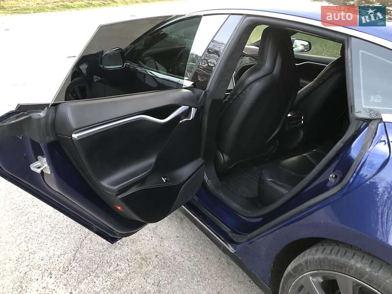 Ліфтбек Tesla Model S 2016 в Києві