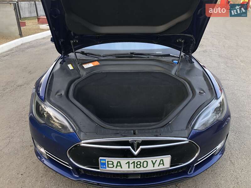 Ліфтбек Tesla Model S 2016 в Києві