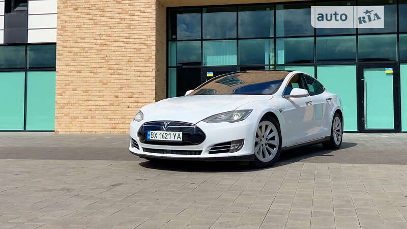 Лифтбек Tesla Model S 2016 в Хмельницком